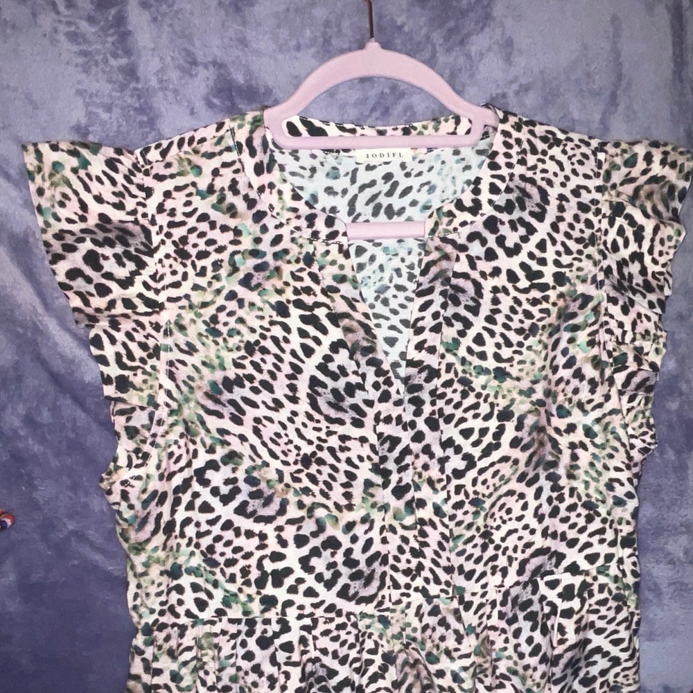 JODIFL Light Pink Leopard Print Flutter Sleeve Dress with Green Accents NWOT
